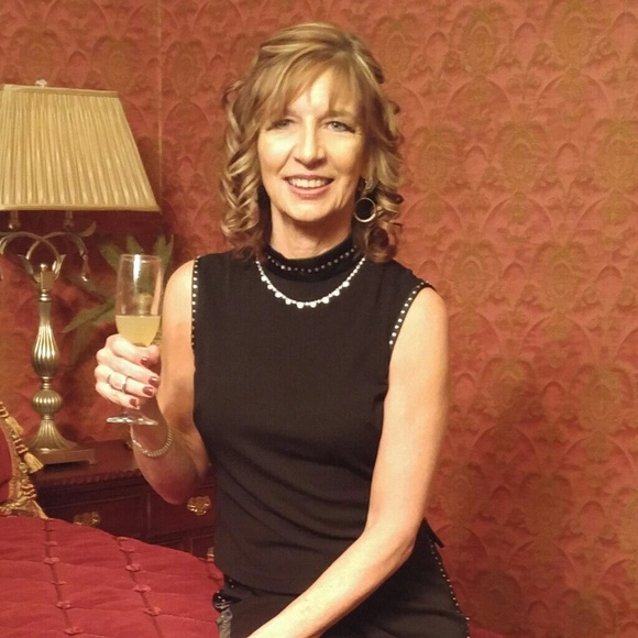 Meet your Posher, Janet - Picture 2 of 2